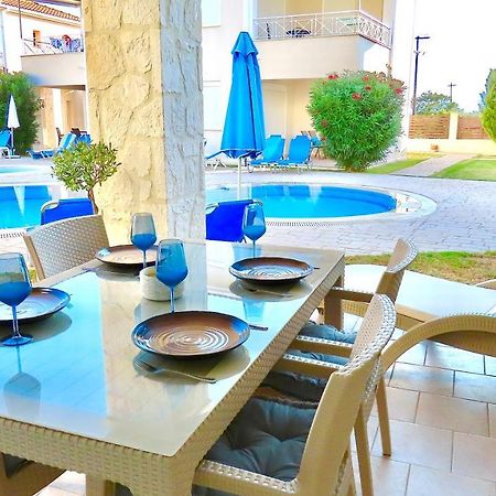 Phoebes Place At Kalamaki Court, 2 Bedroom Villa With A Shared Pool Екстер'єр фото