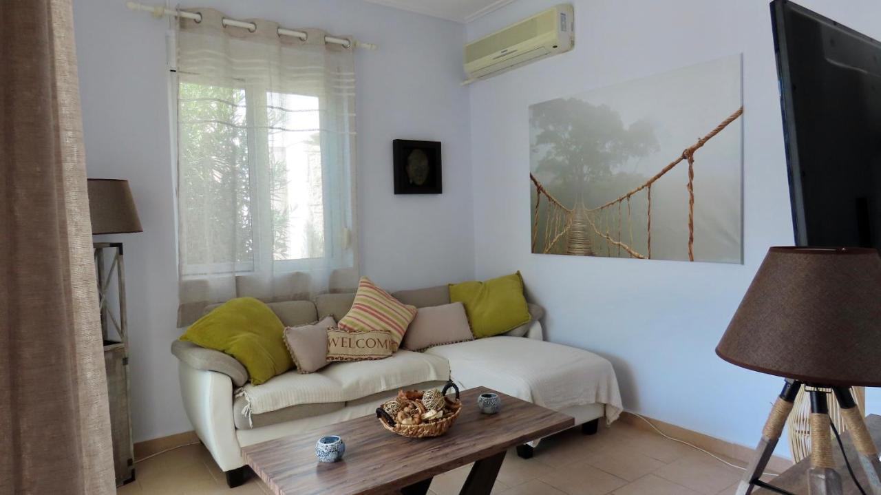 Phoebes Place At Kalamaki Court, 2 Bedroom Villa With A Shared Pool Екстер'єр фото