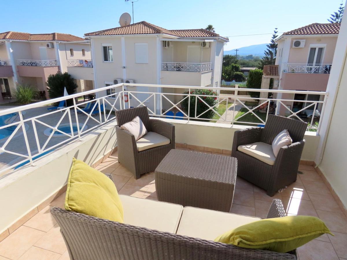 Phoebes Place At Kalamaki Court, 2 Bedroom Villa With A Shared Pool Екстер'єр фото